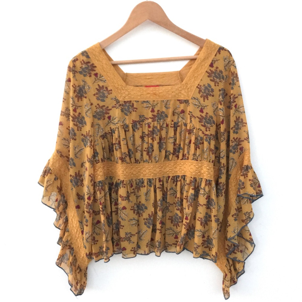 V Christina Floral Flowy Top Blouse
